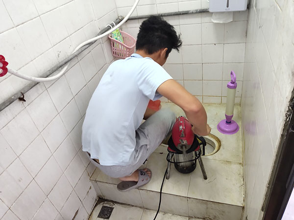 洛浦肥皂掉到马桶里把马桶堵住了怎么办？马桶堵住了怎么办