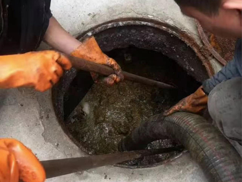 洛浦清理化粪池时如何避免沼气的危害?